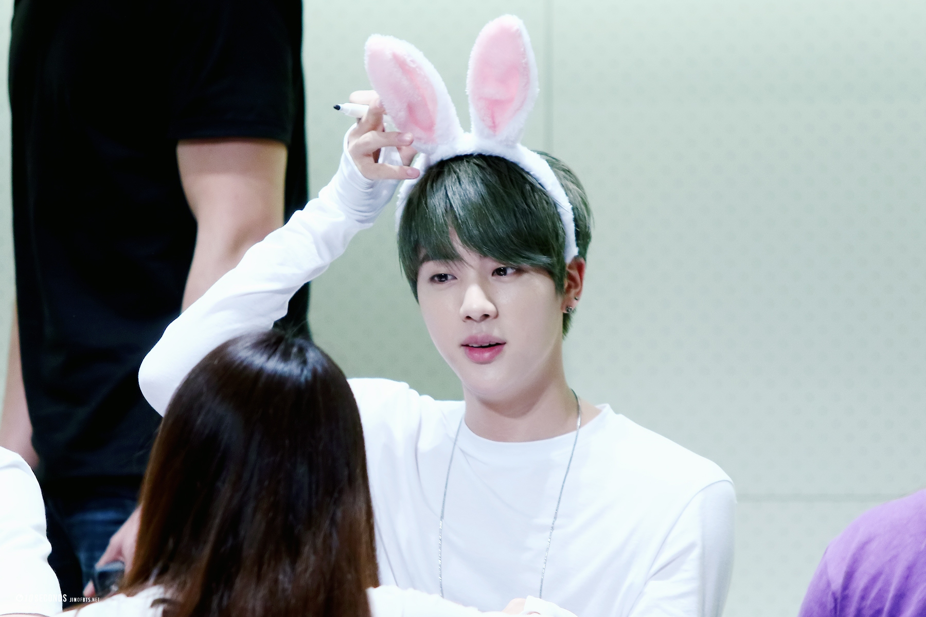 V